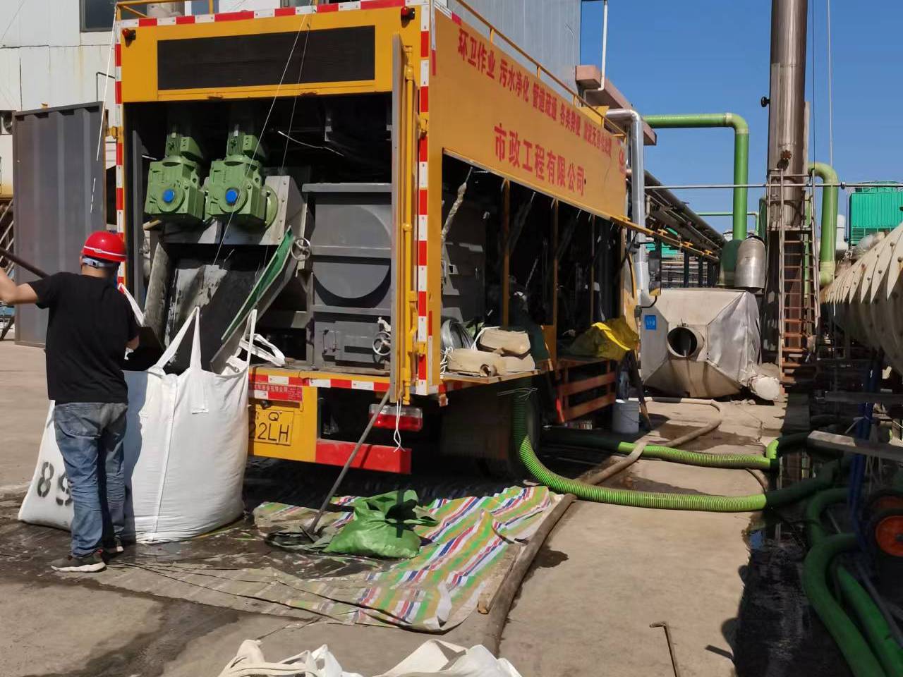 建湖淤泥压干处理